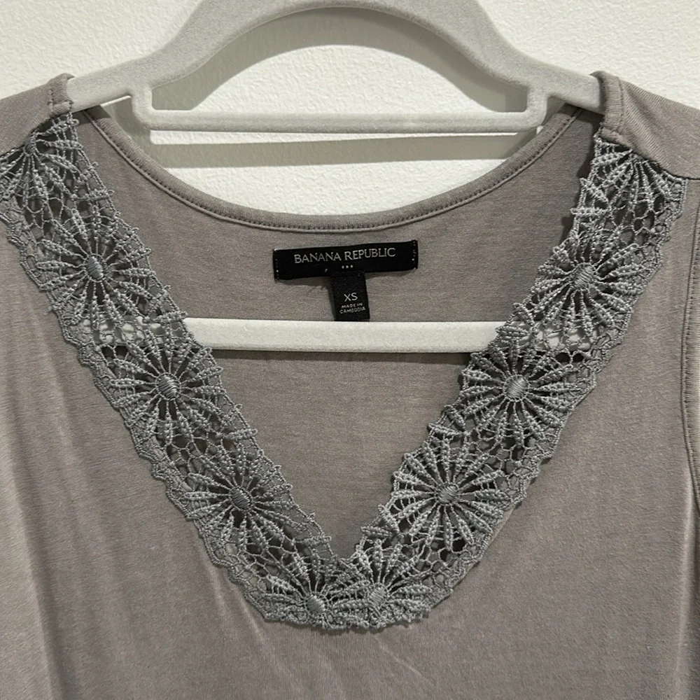 Banana Republic Grey Floral Lace Tank Top Size XS